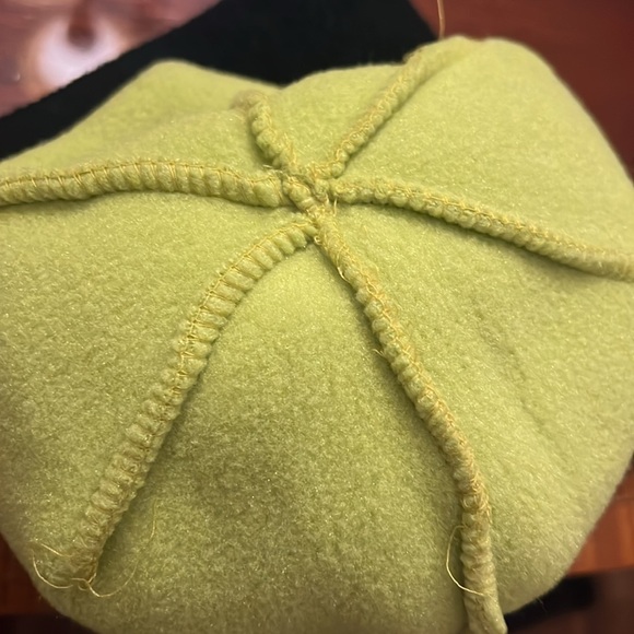 MARKER 100% polyester soft fleece ski hat WITH tassel - Picture 6 of 9